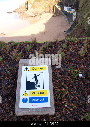 Pericolo cliff segno bordo, Newquay, Cornwall Foto Stock