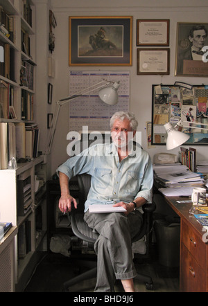 Autore Russell Freedman nel suo ufficio Foto Stock