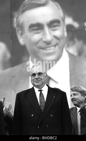 Kohl, Helmut, * 3.4.1930, politico tedesco (CDU), cancelliere federale 4.10.1982 - 26.10.1998, durante la campagna elettorale per la dieta federale (Bundestag), Rosenheim, settembre 1990, Foto Stock