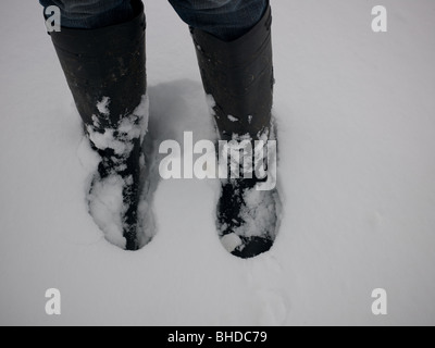 Stivali da pioggia nella neve Foto Stock