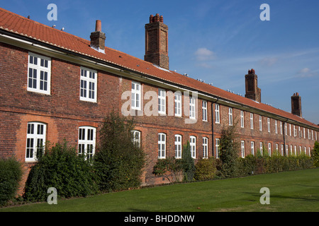 Hampton Court Palace Royal immobili in una giornata di sole in Surrey, Inghilterra Foto Stock