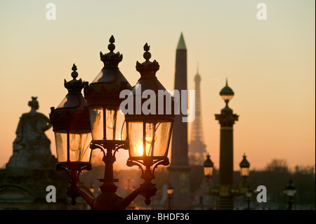 Place de la Concorde, l'Obelisco, Torre Eiffel, Parigi, Francia Foto Stock