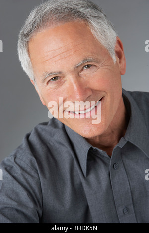 Ritratto in studio di uomo Senior Foto Stock