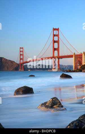 Golden Gate Bridge visto dal fornaio Beach Foto Stock