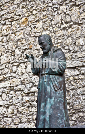 Pio da Pietralcina statua, Erice, in Sicilia, Italia Foto Stock