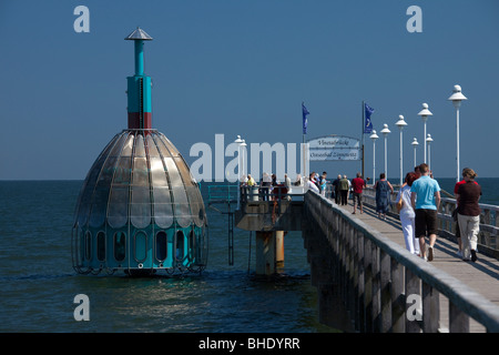 Il piacere del molo di Zinnowitz con la gondola di immersioni sull'isola baltica Usedom, Germania. Foto Stock