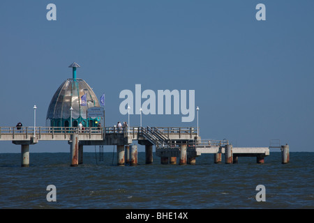 Il piacere del molo di Zinnowitz con la gondola di immersioni sull'isola baltica Usedom, Germania. Foto Stock