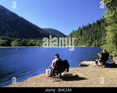 Bear Gulch picnic, Olympic National Forest, nello Stato di Washington, USA. Sostenere la pesca della trota in lago Cushman Foto Stock