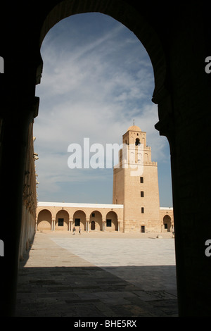 La moschea di Uqba anche noto come 'Grande Moschea di Kairouan' luogo di culto religioso Tunisia Africa Foto Stock