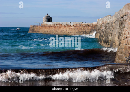 Parete di porto a Portreath in Cornovaglia Foto Stock