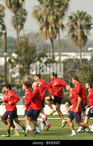 Stati Uniti FOOTBALL TEAM TRAINING IN LOS ANGELES CARSON LOS ANGELES CA USA 11 febbraio 2010 Foto Stock