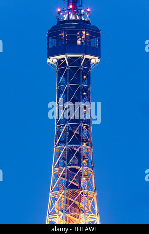 Praga - Petrin Lookout Tower - alto 60 metri quadro in acciaio torre costruito 1891 Foto Stock