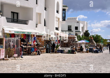 Ristoranti all'aperto lungo la banchina, Port El Kantaoui, Sousse Governatorato, Tunisia Foto Stock