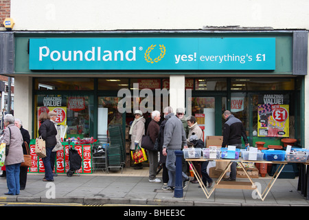 Un Poundland store in una città del Regno Unito. Foto Stock