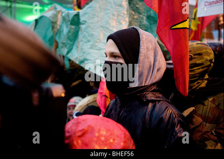 Mascherata anti manifestante Olimpico per il giorno di apertura del Vancouver 2010 giochi olimpici. Febbraio 12th, 2010. Foto Stock