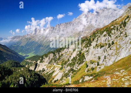 Vista verso Innertkirchen (Canton Berna) e il nord-ovest della salita al Susten Pass, Canton Berna, Svizzera. Foto Stock