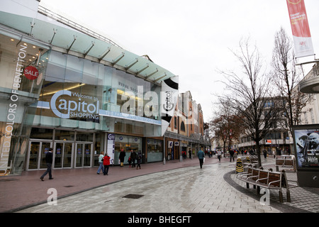 Ingresso al capitale shopping centre su Queens Street Cardiff Wales UK Foto Stock