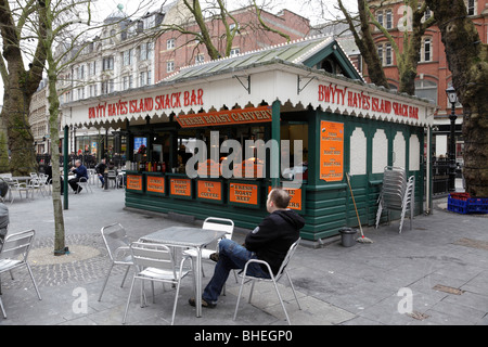 L'isola di hayes snack bar fronte a Saint davids hall hayes galles Cardiff Regno Unito Foto Stock