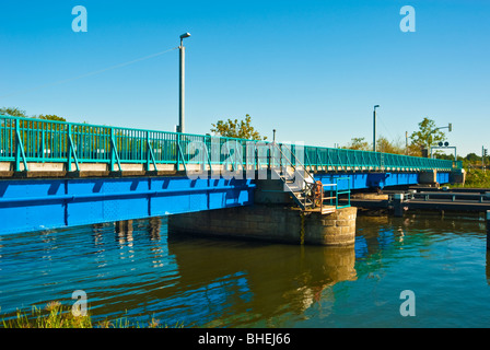 Più antico azionato a mano svolta ponte in Europa nel corso del fiume Peene a Loitz, Meclemburgo-Pomerania, Germania Foto Stock