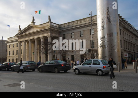 L'Ufficio Generale delle Poste, GPO e la guglia di Dublino, un monumento di luce. O'Connell Street. Dublino. L'Irlanda. Foto Stock