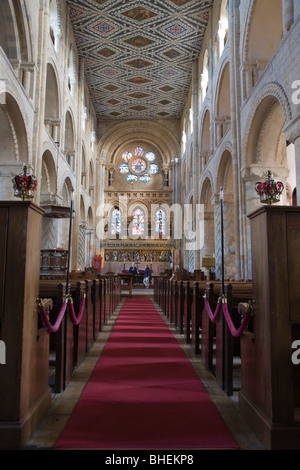 Chiesa dell'abbazia di Waltham interni. L'altare e navata unica. Essex. Inghilterra, Regno Unito Foto Stock