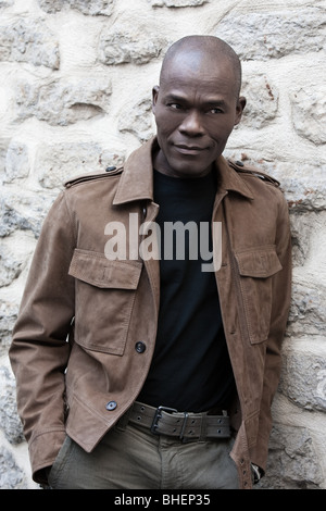Studio shot ritratto di un sorridente quaranta bello uomo afro-americana Foto Stock
