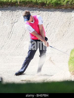 LUKE DONALD FORI BUNKER SHOT SU 11TH Pacific Palisades LOS ANGELES CA USA 07 febbraio 2010 Foto Stock