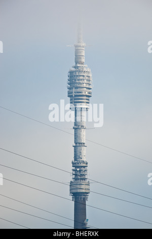 Kuskovo Tower è un free-standing la televisione e la radio torre a Mosca, in Russia. Foto Stock