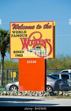 Ochopee, FL - Nov 2008 - segno per Wooten, famoso in tutto il mondo Airboat Tours in Everglades lungo il vicolo di alligatore in Florida Foto Stock