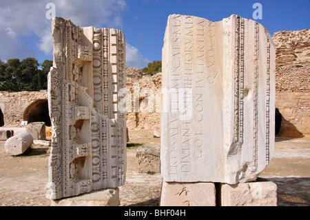 Travi in marmo con iscrizioni, Thermes d' Antonin, Cartagine, Tunisi, Governatorato di Tunisi, Tunisia Foto Stock