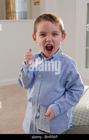 Ragazzo firma la parola 'Remoto' in American Sign Language Foto Stock