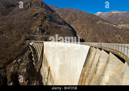 Diga della Verzasca, Valle Verzasca, Svizzera Foto Stock
