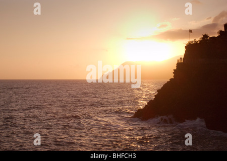 Tramonto, Vista dal sentiero escursionistico vicino a Manarola a Punta Mesco vicino a Monterosso al Mare, le Cinque Terre, La Spezia, Liguria, Italiano R Foto Stock