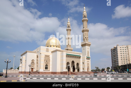 Bella moschea nella città di Sharjah Emirati Arabi Uniti Foto Stock