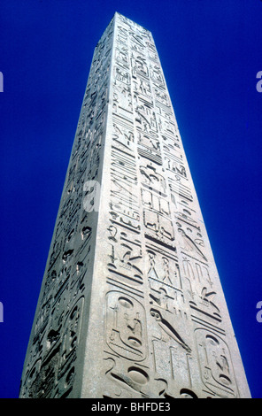 Obelisco di Ramesse II, tempio sacro a Amon Mut & Khons, Luxor, Egitto, c13th secolo A.C. Artista: sconosciuto Foto Stock