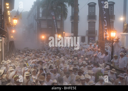 Tradizionale di polvere di talco festival per festeggiare il ritorno a casa dalle colonie, Fiesta de los Indianos, Santa Cruz de La Palma Foto Stock