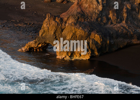 Punta de la Zamora, Playa de La Zamora, spiaggia e arco naturale di roccia vulcanica formazione, West Coast, vicino a las Indias, UNESCO Bio Foto Stock