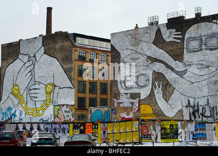 Graffiti a parete nel lato East Berlin Germania Europa Foto Stock