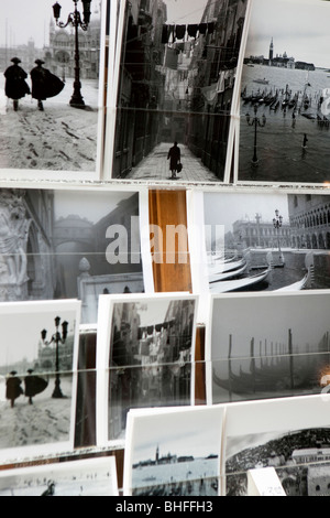 Cartolina stand con cartoline, Venezia, Veneto, Italia, Europa Foto Stock