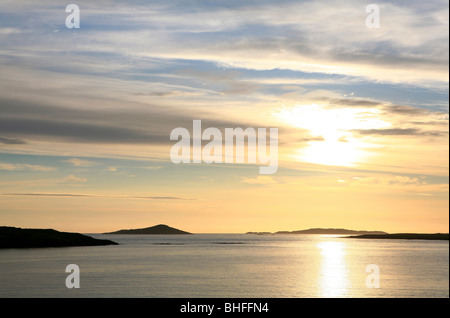 Tramonto sulla baia di Clifden, Connemara, nella contea di Galway, nella costa occidentale dell' Irlanda, Europa Foto Stock