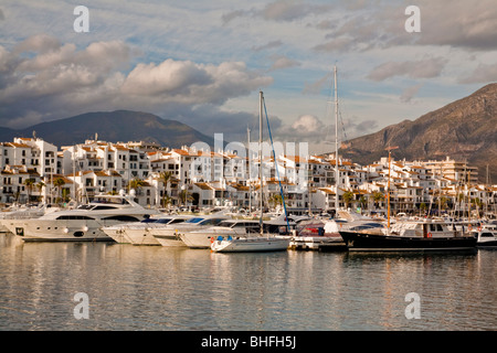 Luxury Yacht Harbour Puerto Banus, Marbella - Andalusia, Spagna Foto Stock