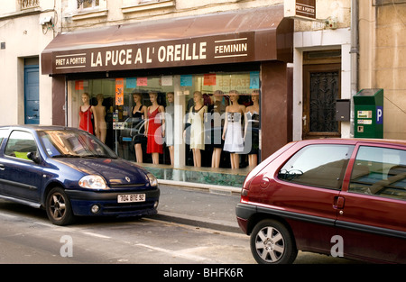 "La pulce nell'orecchio' abito donna shop. Puteaux. Vicino a Parigi, in Francia, in Europa Foto Stock