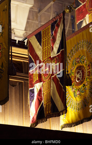 I colori del reggimento/Colori nel transetto sud di Lichfield Cathedral. Foto Stock