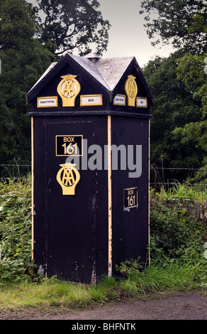 Automobile Association (AA) strada 1930 call box in Wales UK Foto Stock