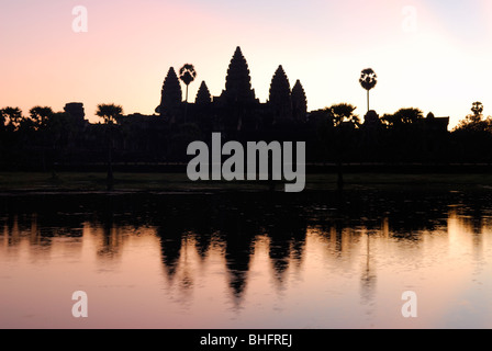 Sunrise oltre Angkor Wat Cambogia complesse Foto Stock