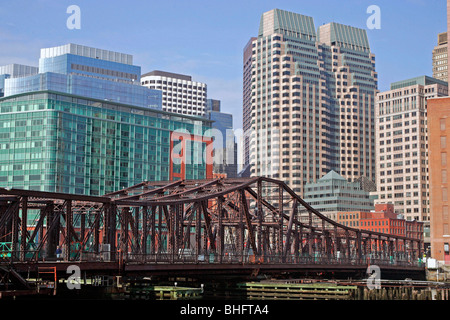 Skyline di Boston Northern Ave bridge Foto Stock