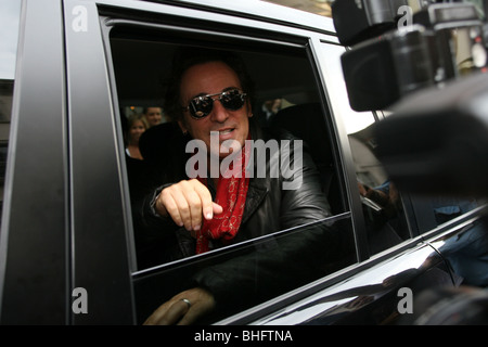 BRUCE SPRINGSTEEN LASCIANDO UN HOTEL A LONDRA Foto Stock