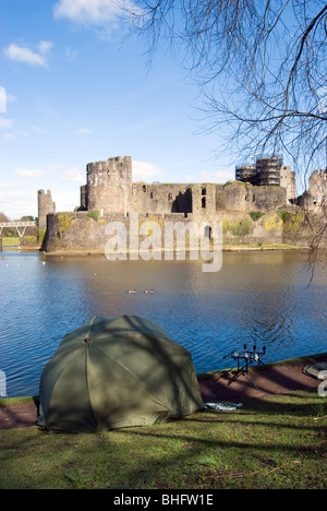 La pesca al Castello di Caerphilly Foto Stock