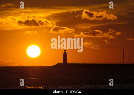 Il porto di Maiorca d'Andratx tramonto novembre serata con Cap de sa Mola Faro Foto Stock
