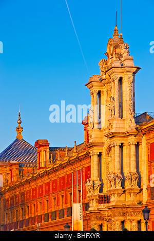 Palacio de San Telmo (San Telmo's Palace) al tramonto, città di Siviglia (Siviglia), provincia di Siviglia, in Andalusia, Spagna Foto Stock